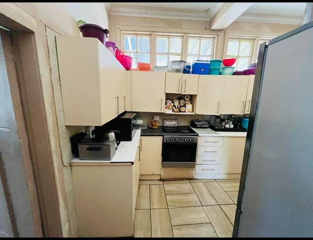 10 BEDROOM HOUSE FOR SALE IN KENILWORTH